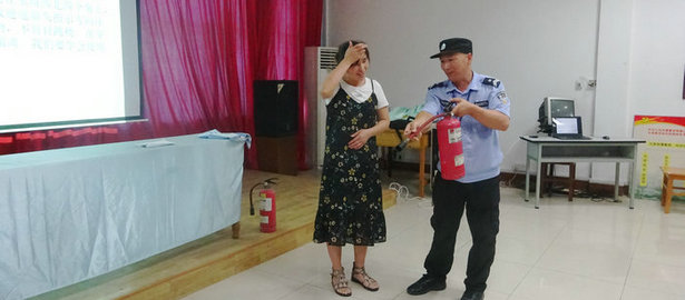 劉潭服裝舉辦新員工培訓會議